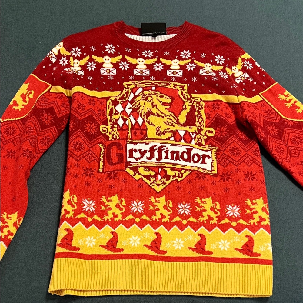 Gryffindor Red and Yellow Women's Crewneck Sweater NWOT